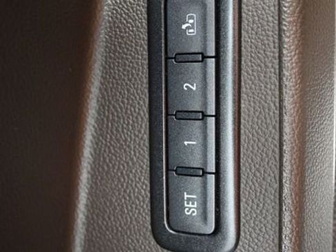 Used 2018 Chevrolet Suburban Premier AWD/4WD image 20