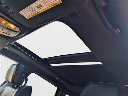 Used 2017 Jeep Grand Cherokee Overland image 18
