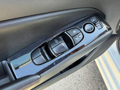 Used 2024 Nissan Altima 2.5 SR FWD image 12