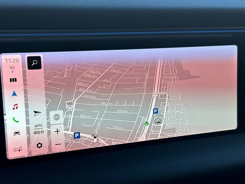 Certified 2025 Porsche Macan Electric image 23