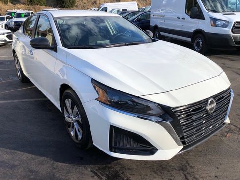 Used 2024 Nissan Altima 2.5 S image 7