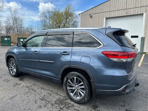 Used 2017 Toyota Highlander XLE w/ Carpet Mat Package image 15