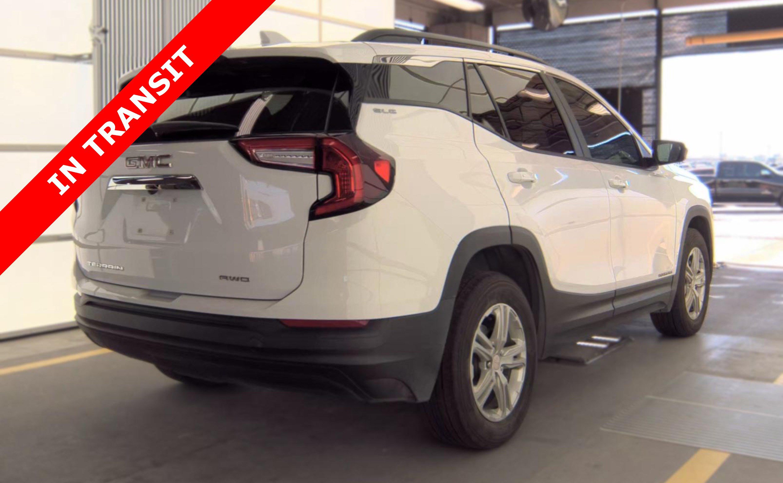 Used 2023 GMC Terrain SLE w/ Driver Convenience Package AWD/4WD image 5