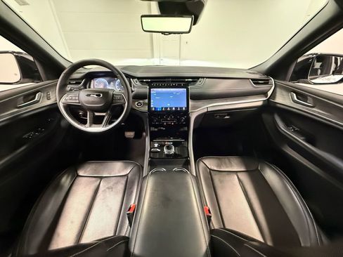 Used 2024 Jeep Grand Cherokee Limited w/ Luxury Tech Group II image 70