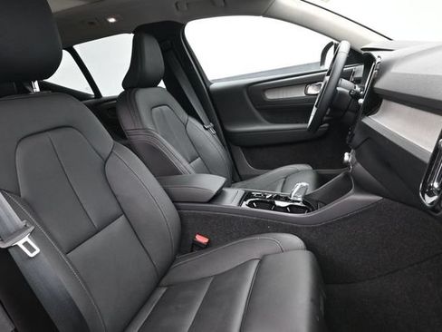 Used 2025 Volvo XC40 B5 Plus AWD/4WD image 33
