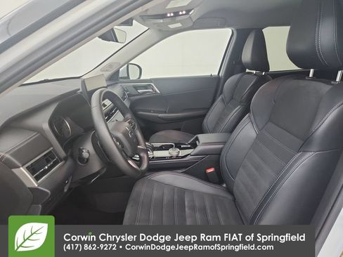Used 2025 Mitsubishi Outlander SE FWD image 18