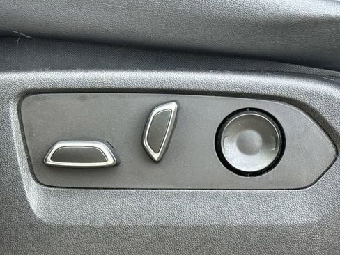 Used 2023 Cadillac Escalade Premium Luxury image 14