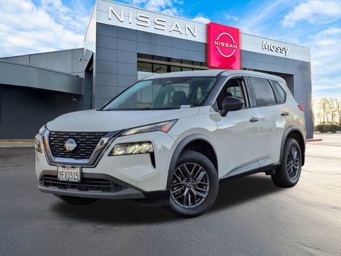 Used 2023 Nissan Rogue S image 1