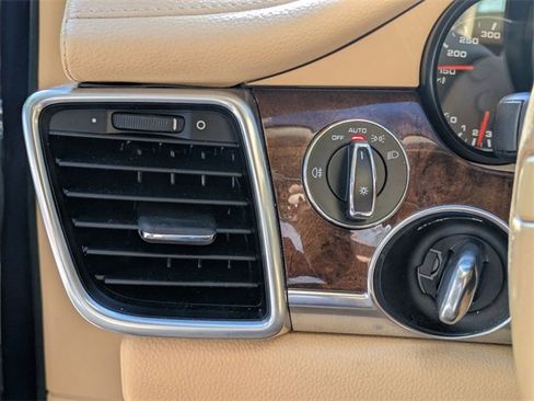Used 2015 Porsche Panamera 4 image 20