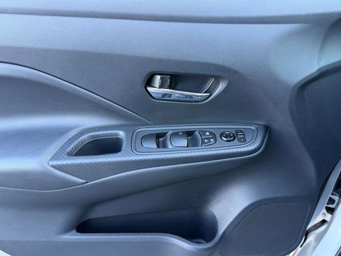 Used 2025 Nissan Versa SV image 18