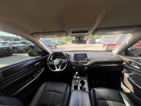 Used 2021 Nissan Altima 2.5 SR FWD image 12