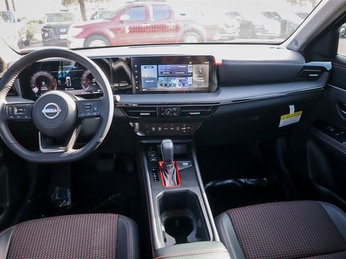 Used 2025 Nissan Kicks SR image 19