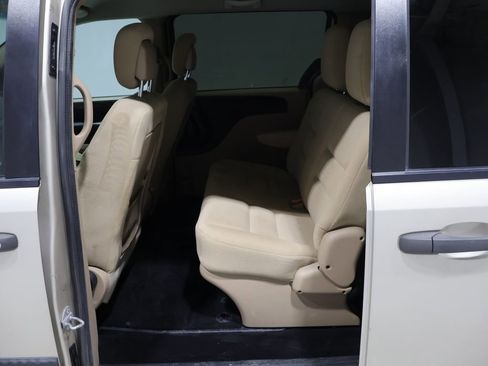 Used 2015 Dodge Grand Caravan American Value Package FWD image 16