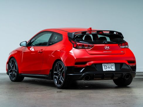 Used 2022 Hyundai Veloster N FWD image 4