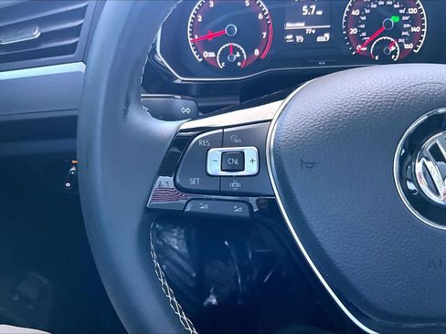 Used 2021 Volkswagen Jetta SE FWD image 24