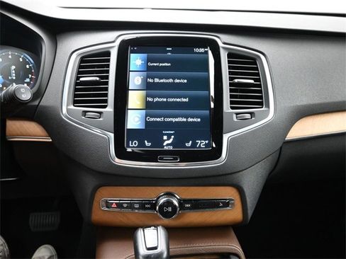 Used 2022 Volvo XC90 T6 Momentum image 12