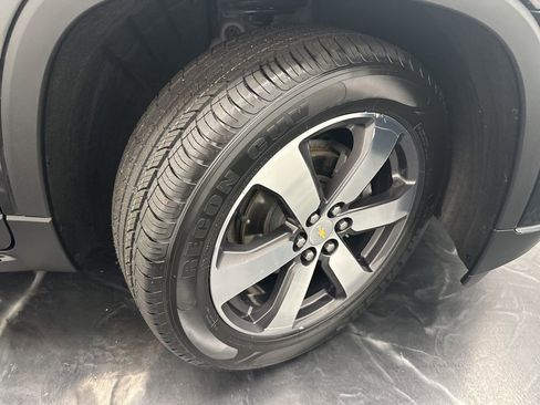 Used 2021 Chevrolet Traverse LT w/ LT Premium Package image 37