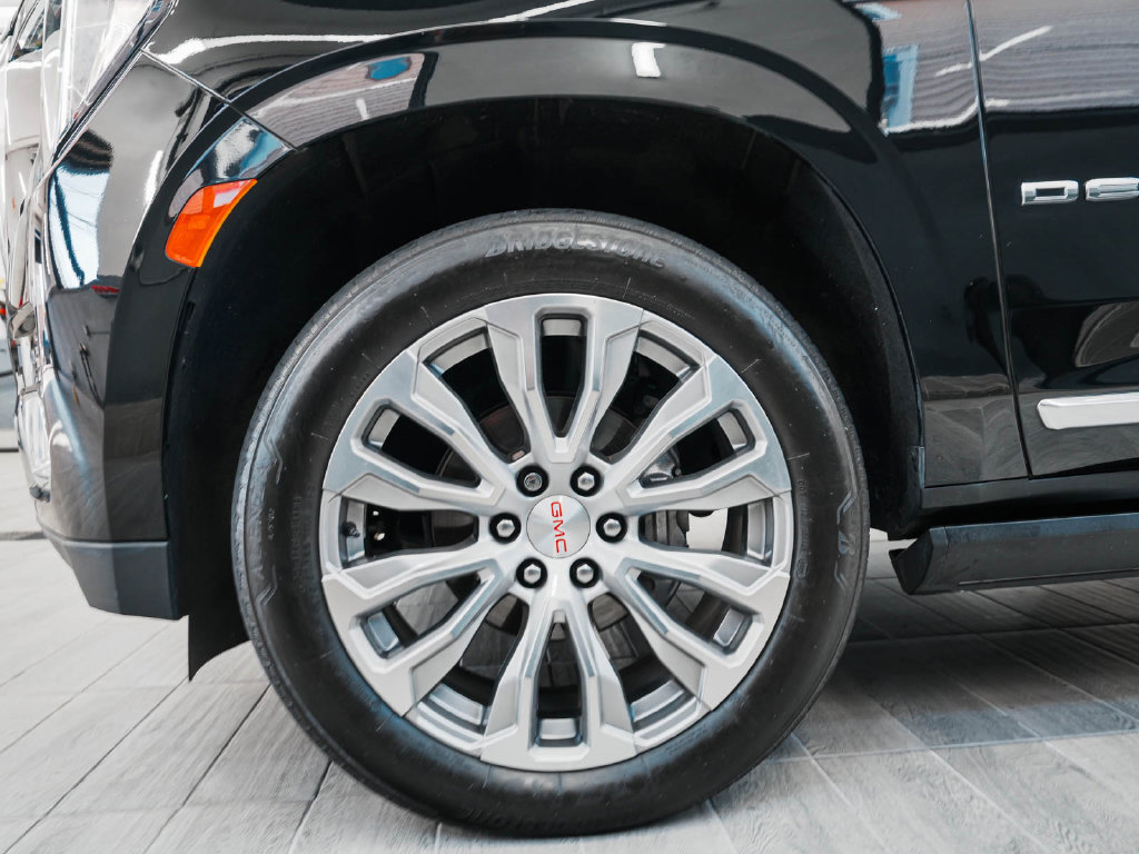 Used 2022 GMC Yukon XL Denali AWD/4WD image 8