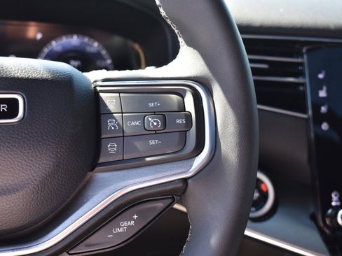 Used 2024 Jeep Wagoneer Series II w/ Convenience Group I image 14