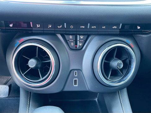 Used 2025 Chevrolet Blazer LT image 15