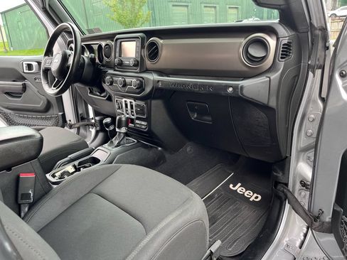 Used 2018 Jeep Wrangler Sport AWD/4WD image 13