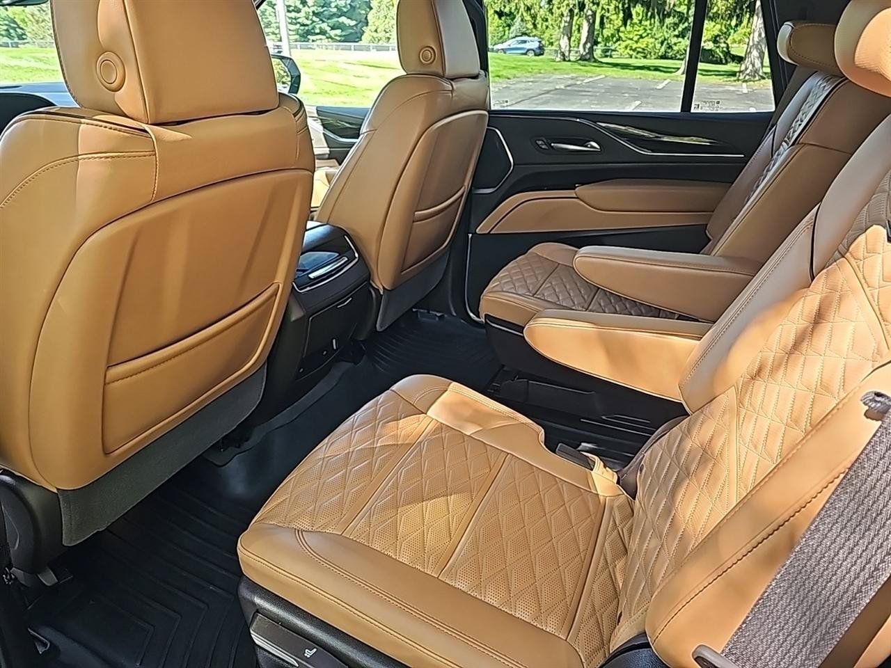 Used 2024 Cadillac Escalade Sport w/ Touring Package AWD/4WD image 11