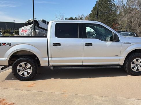 Used 2015 Ford F150 XLT image 7
