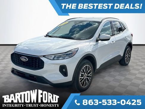 Used 2025 Ford Escape SE image 1