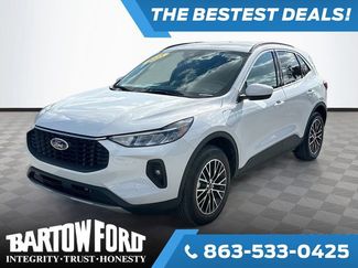 Used 2025 Ford Escape SE video 1