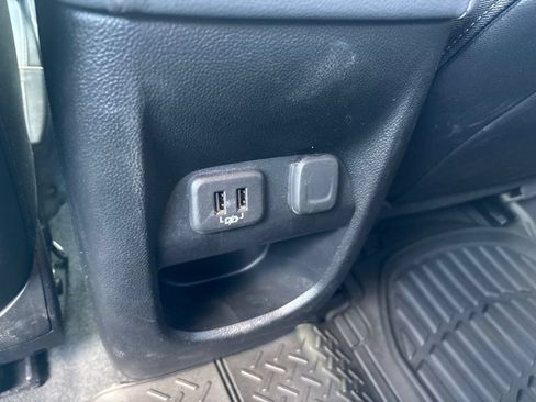 Used 2022 Chevrolet Colorado Z71 AWD/4WD image 19