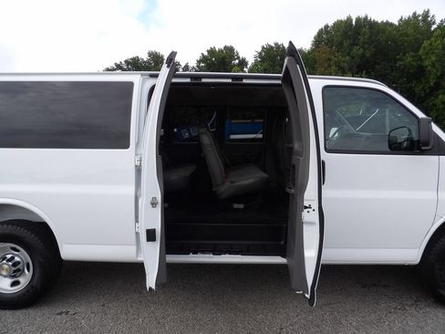 Used 2025 Chevrolet Express 3500 LT w/ LT Preferred Equipment Group RWD image 25