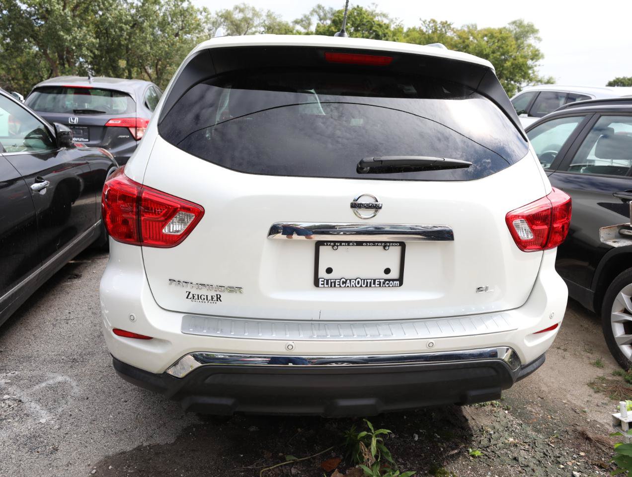 Used 2017 Nissan Pathfinder SL FWD image 6