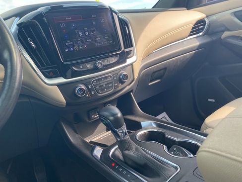 Used 2022 Chevrolet Traverse LT w/ LT Premium Package image 42