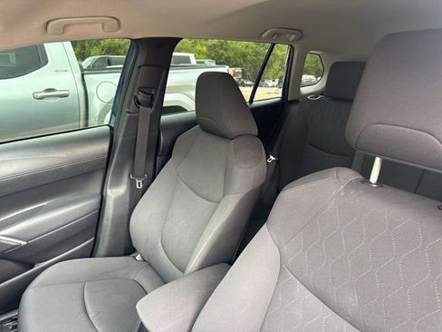 Used 2022 Toyota Corolla Cross LE AWD/4WD image 31