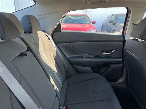 Used 2025 Hyundai Elantra SEL image 36