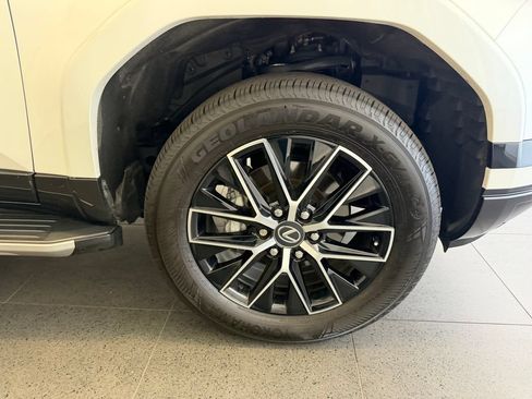 Used 2024 Lexus GX 550 w/ Accessory Package (Z1) AWD/4WD image 9