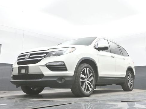 Used 2018 Honda Pilot Touring image 29