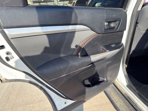 Used 2018 Toyota Highlander LE FWD image 26