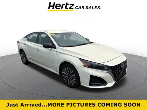 Used 2025 Nissan Altima 2.5 SV FWD image 1