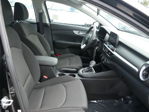 Used 2024 Kia Forte LXS w/ LXS Technology Package FWD image 24