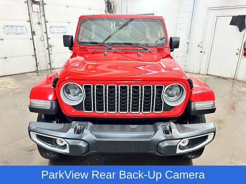 Used 2025 Jeep Wrangler Unlimited Sahara AWD/4WD image 8