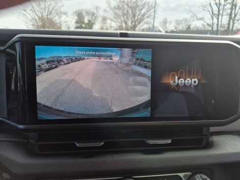 Used 2024 Jeep Wrangler Sport S image 15