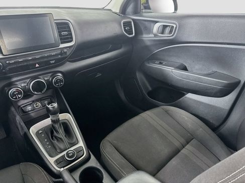 Used 2024 Hyundai Venue SEL FWD image 23