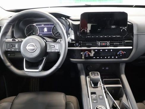 New 2025 Nissan Pathfinder SL image 13