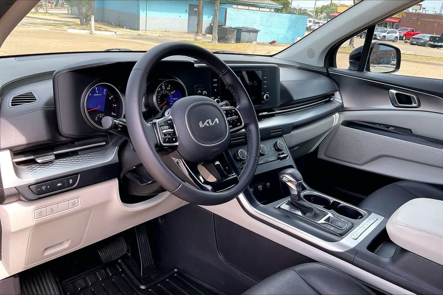 Certified 2023 Kia Carnival LX FWD image 2