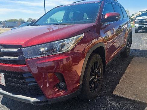 Used 2019 Toyota Highlander SE AWD/4WD image 4