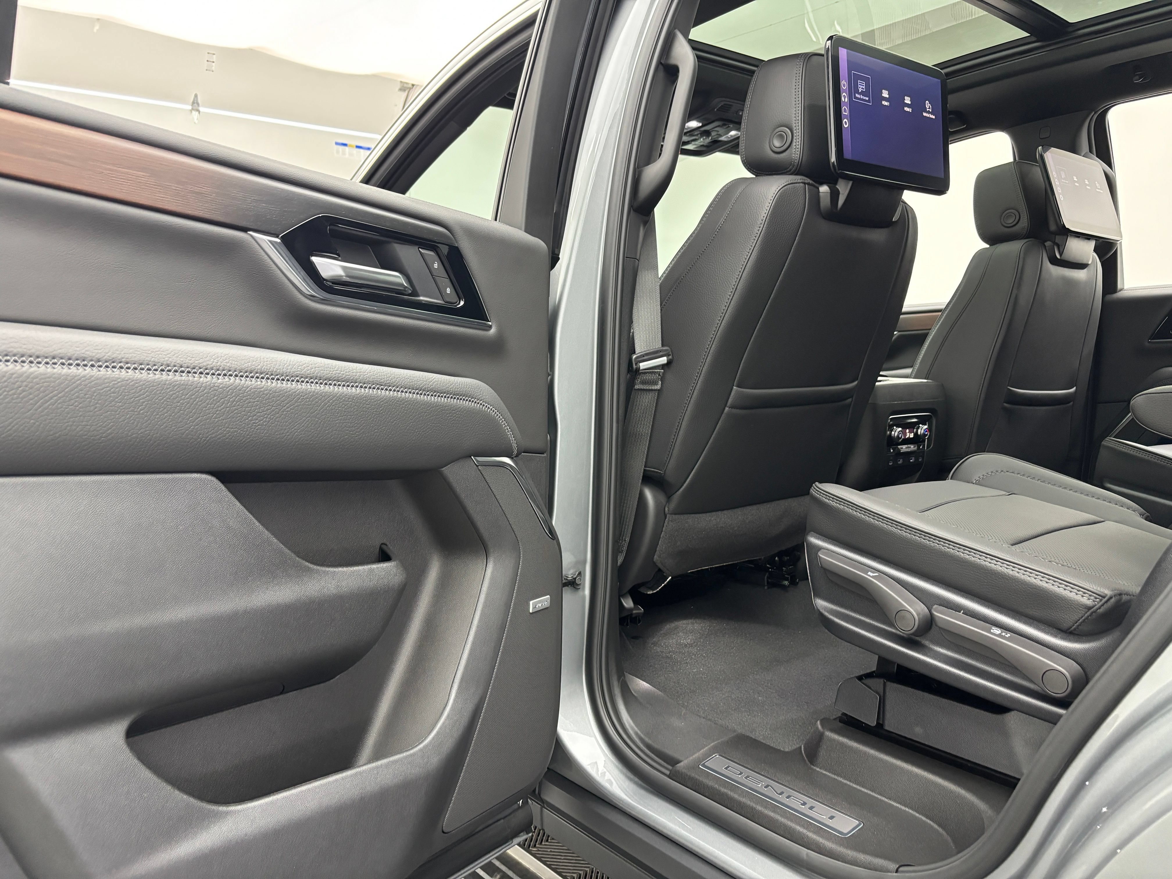 New 2026 GMC Yukon Denali w/ Denali Reserve Package AWD/4WD image 47
