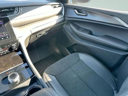 New 2025 Jeep Grand Cherokee Altitude AWD/4WD image 16