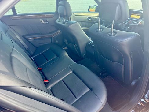 Used 2010 Mercedes-Benz E 350 4MATIC Sedan image 10