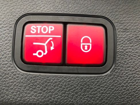 Used 2022 Mercedes-Benz GLC 300 4MATIC image 38